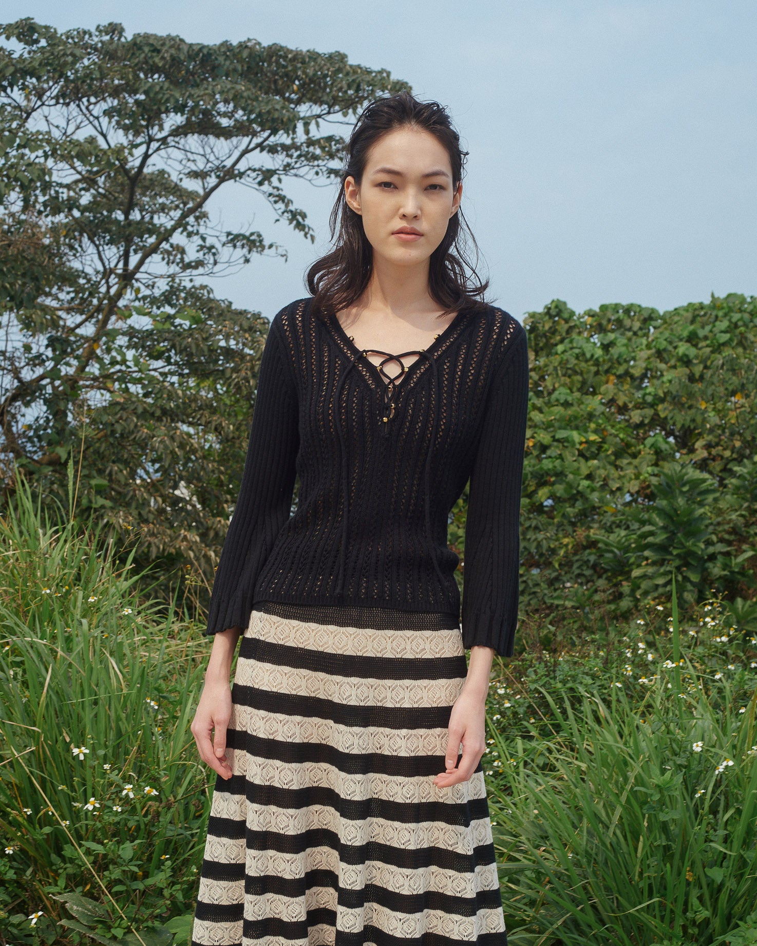 N.300 LACE FRONT FLARED SLEEVE TOP-BLACK