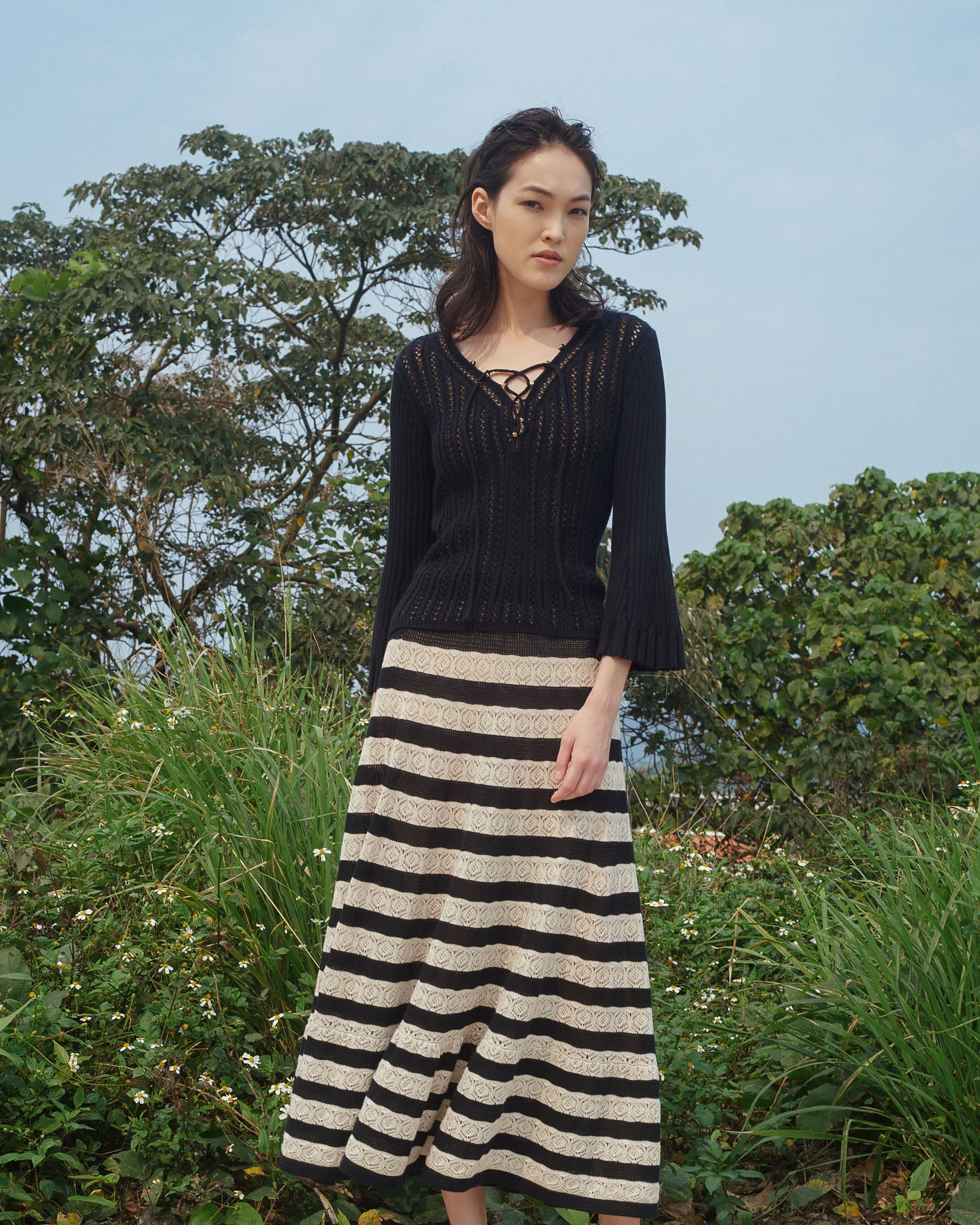 N.300 LACE FRONT FLARED SLEEVE TOP-BLACK