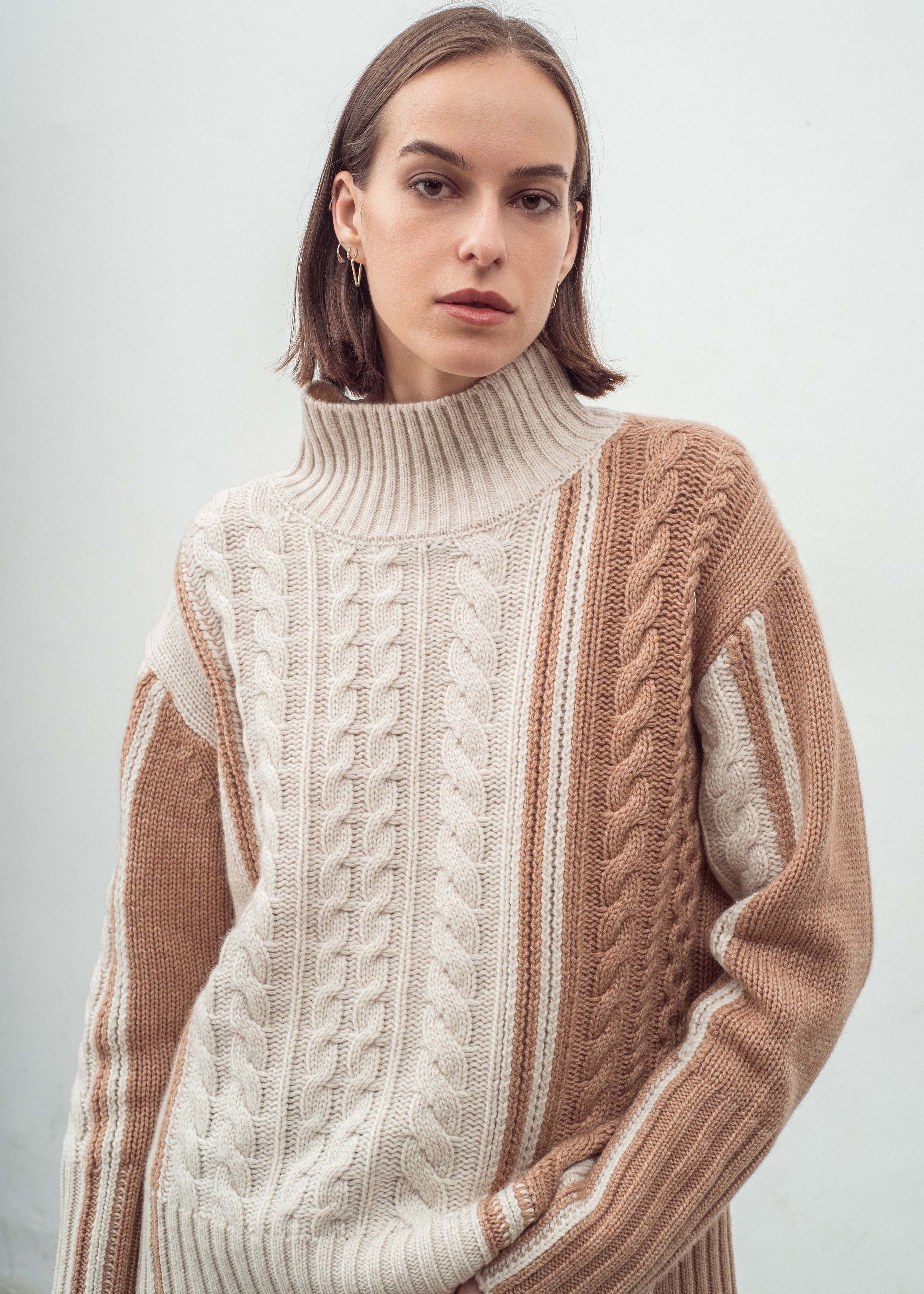 N.324 CASHMERE BLEND CABLE DETAIL FUNNEL NECK ALMOND