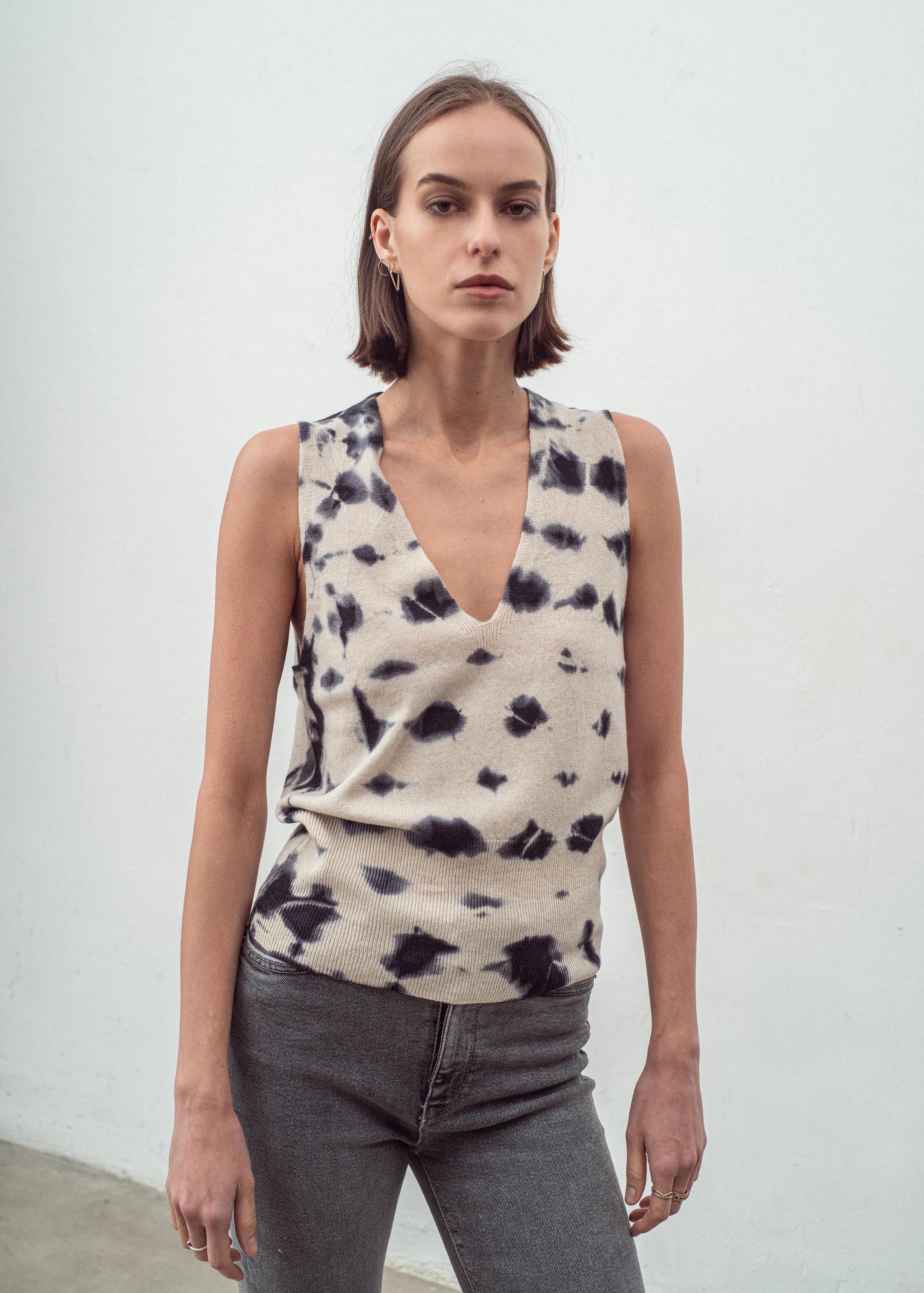 N.35 PURE CASHMERE LOW V TANK PEARL GUERNICA