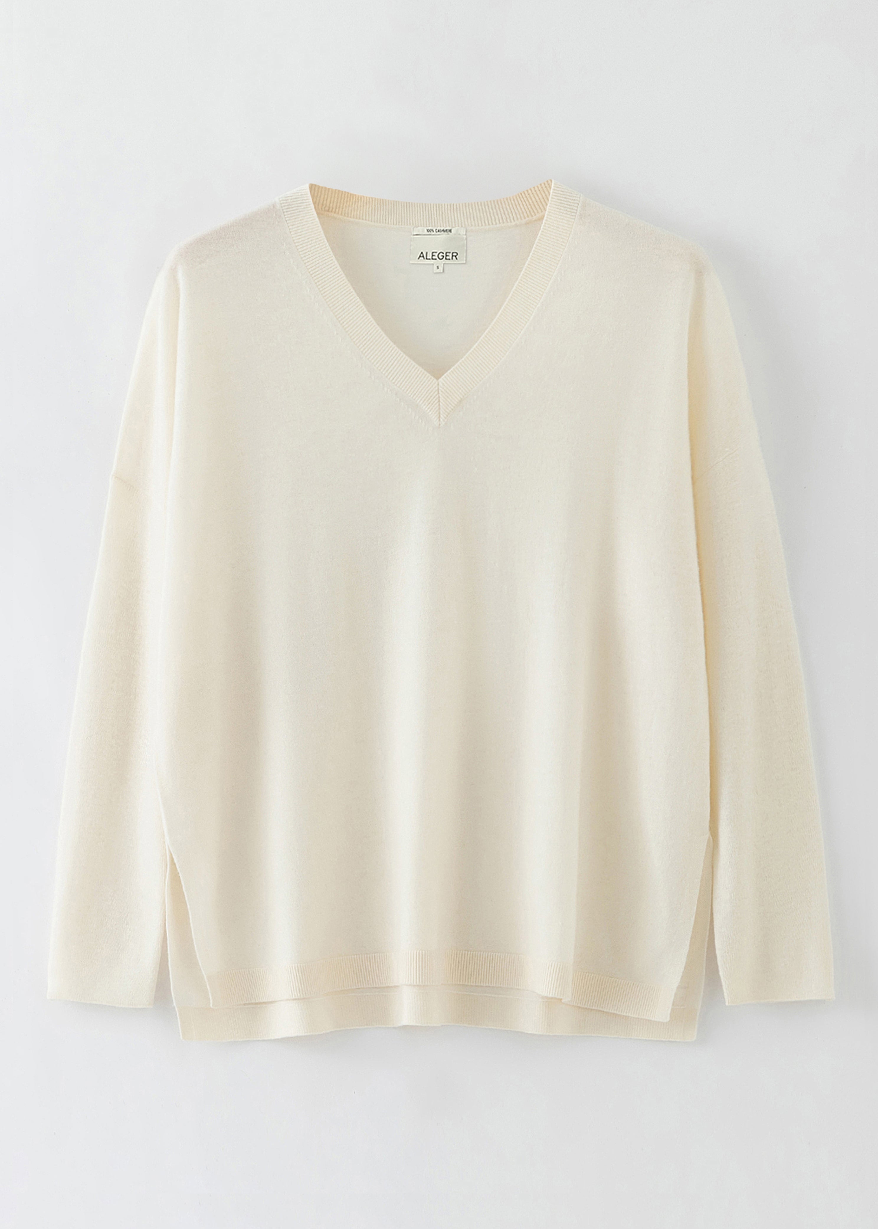 PULL EN MAILLE FIN COL V BAS N.69 - BLANC PERLE 