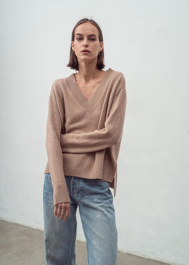 N.136 CASHMERE BLEND OVERSIZED V NECK TOFFEE